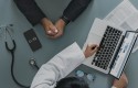 ordenador oficina trabajador ordenador oficina trabajador