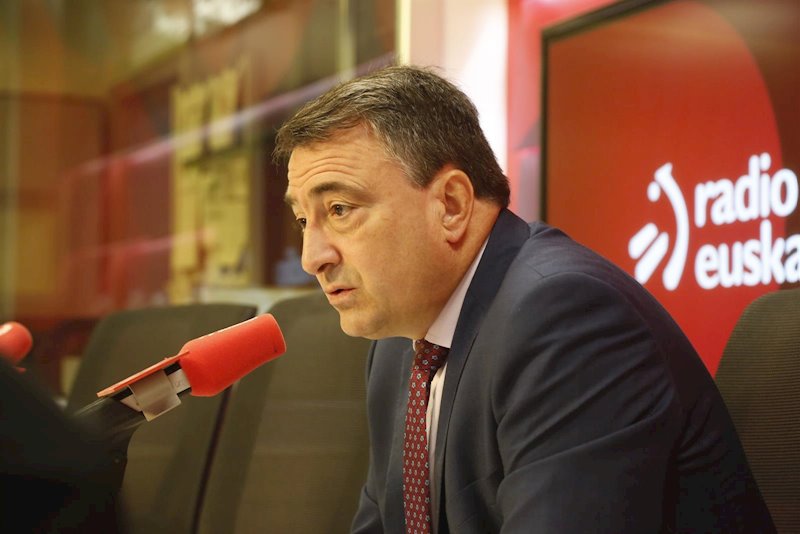ep aitor esteban pnv en una entrevista radiofonica