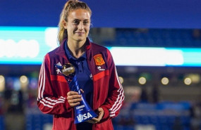 ep alexia putellas con su trofeo de mvp de la she believes cup 2020