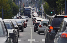 ep archivo   atasco de trafico en la salida de santiago de compostela direccion sur pontevedra y