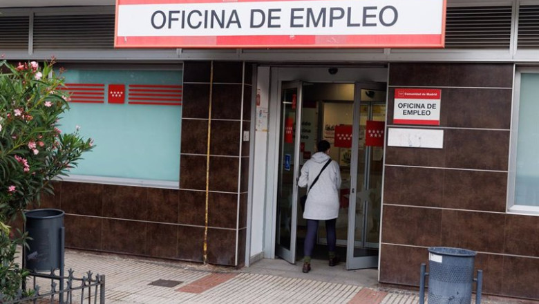 ep archivo una mujer entra en una oficina de empleo a 2 de junio de 2023 en alcorcon madrid espana ep archivo una mujer entra en una oficina de empleo a 2 de junio de 2023 en alcorcon madrid espana
