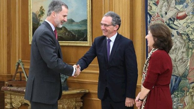 ep audiencia de sm don felipe vi izquierda con enrique lores ceo global de hp centro y helena