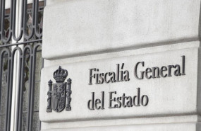 ep cartel en la fachada del edificio de la fiscalia general del estado