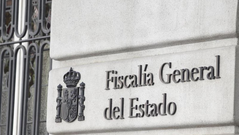 Cartel en la fachada del edificio de la Fiscalía General del Estado. | Eduardo Parra - Europa Press - Archivo ep cartel en la fachada del edificio de la fiscalia general del estado