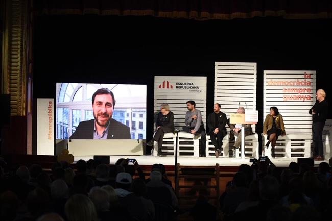 El conseller cesado T.Comín interviene en un mitin de ERC a través de un vídeo | ERC ep conseller cesado tcomin intervieneun mitinerctravesun video