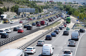 ep decenas de vehiculos en la autovia a 3 en la operacion salida de la segunda quincena de julio a