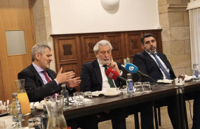 ep el ceo de hatta energy javier alonso en el centro junto al director financiero a su izquierda y