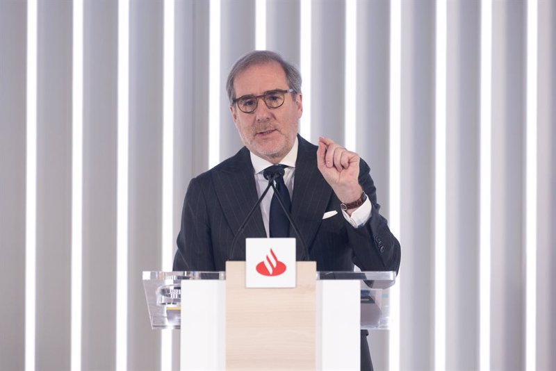 Héctor Grisi (Santander): No hemos sentido que la incertidumbre política en España esté afectando a la economía