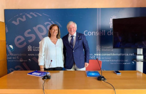 ep el conseller insular de turismo jose marcial rodriguez junto a la directora insular clara del