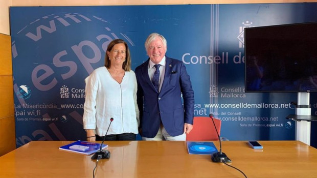 ep el conseller insular de turismo jose marcial rodriguez junto a la directora insular clara del