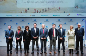 ep el presidente de la ceoe antonio garamendi cuarto desde la izquierda y el de el presidente de