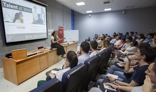 Estudiantes y titulados participan en las jornadas de 'Talent at Work' | BANCO SANTANDER ep estudiantestitulados participanlas jornadas de talent at work
