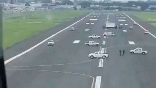 ep imagen del bloqueo de la pista de aterrizaje del aeropuerto de guayaquil