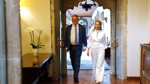 ep la vicepresidenta segunda y ministra de trabajos y asuntos economicos yolanda diaz y el comisario