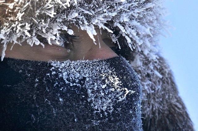 El frío disparará el gasto mensual en luz entre 10 y 23 euros. | PIXABAY ep ojos frio nieve invierno helado bufanda