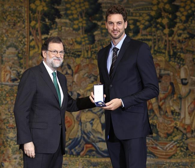 ep pau gasolrajoyla entregalas medallasoromeritotrabajo