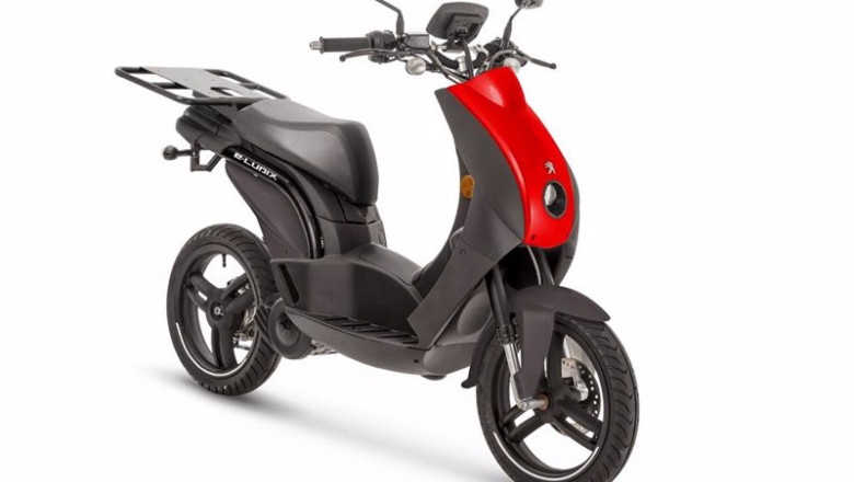 ep peugeot motocycles lanza en espana la version profesional de su scooter electrico e-ludix
