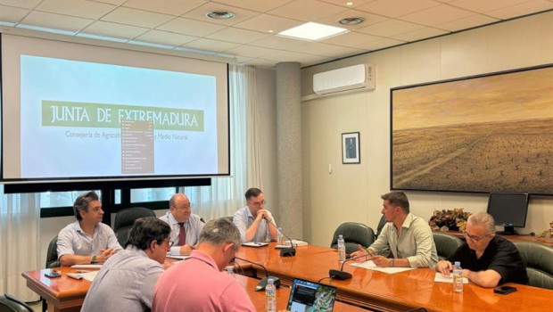 ep responsables de upa uce y asaja extremadura se reunen con el consejero de agricultura juan jose
