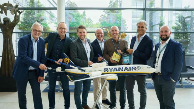 ep ryanair amplia el acuerdo de pintura con mass aviation hasta 2035