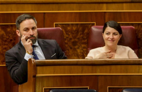ep santiago abascal junto a macarena olona en el hemiciclo del congreso