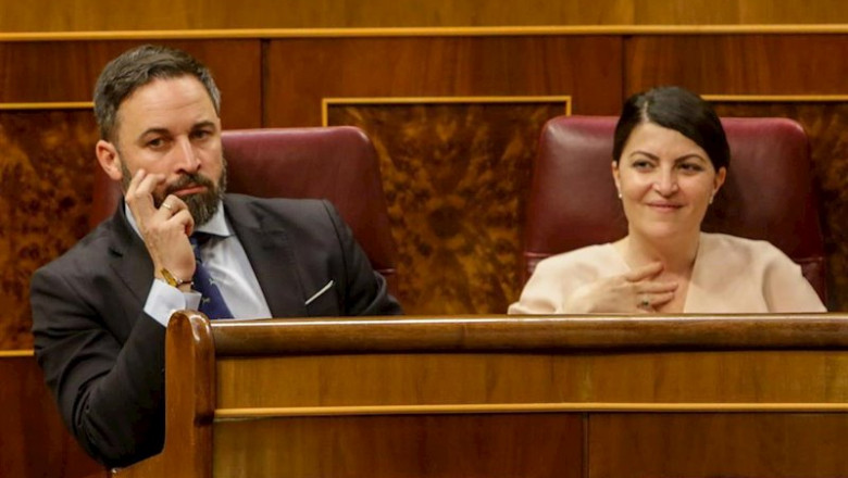 Santiago Abascal junto a Macarena Olona en el hemiciclo del Congreso | Ricardo Rubio - Europa Press ep santiago abascal junto a macarena olona en el hemiciclo del congreso