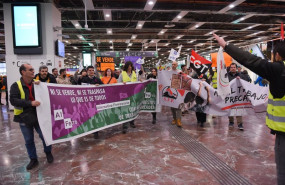 ep varios trabajadores de renfe y adif durante una concentracion por la huelga