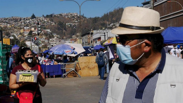 ep vista de una calle de la ciudad chilena de valparaiso durante la pandemia de coronavirus