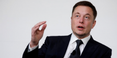 elon-musk-remet-les-premieres-berlines-model-3-a-leurs-acheteurs elon-musk-remet-les-premieres-berlines-model-3-a-leurs-acheteurs