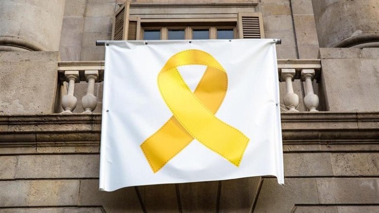AMP.- 28A.- La Junta Electoral de Barcelona ordena a Colau retirar el lazo del A | David Zorrakino - Europa Press ep amp- 28a- la junta electoralbarcelona ordenacolau retirarlazoa