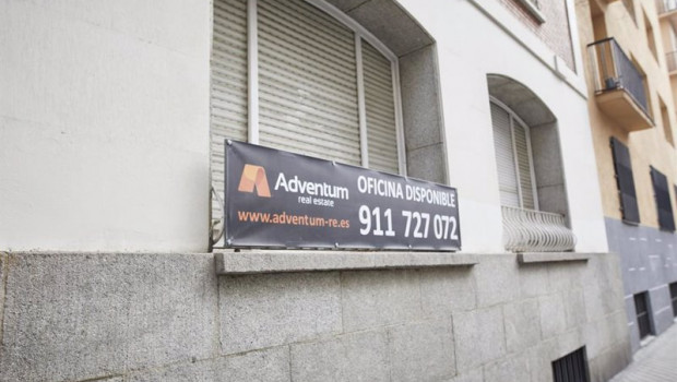 ep archivo   cartel de oficinas disponibles en el centro de madrid espana a 4 de marzo de 2021