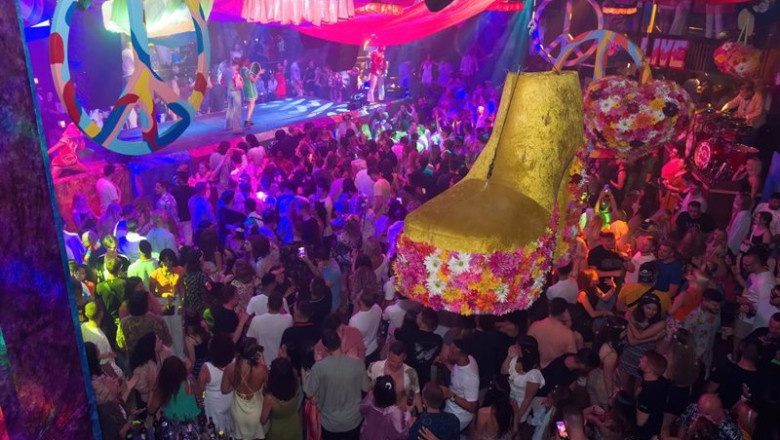 ep archivo decoracion y vista general de la fiesta flower power en la discoteca pacha ibiza ep archivo decoracion y vista general de la fiesta flower power en la discoteca pacha ibiza