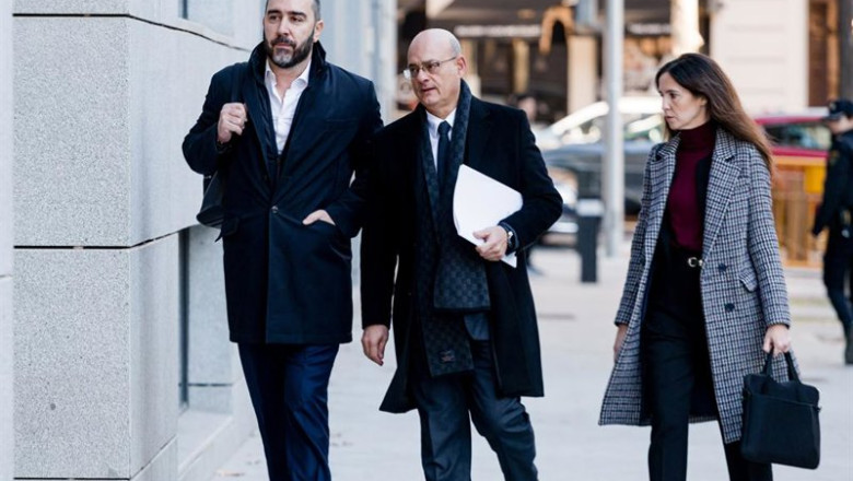 Archivo - El empresario Víctor de Aldama a su llegada al interrogatorio del juez instructor del 'caso Koldo', en la Audiencia Nacional, a 27 de noviembre de 2025, en Madrid (España). Aldama es interrogado por ser el presunto conseguidor de las mascarillas | Carlos Luján - Europa Press - Archivo ep archivo el empresario victor de aldama a su llegada al interrogatorio del juez instructor del