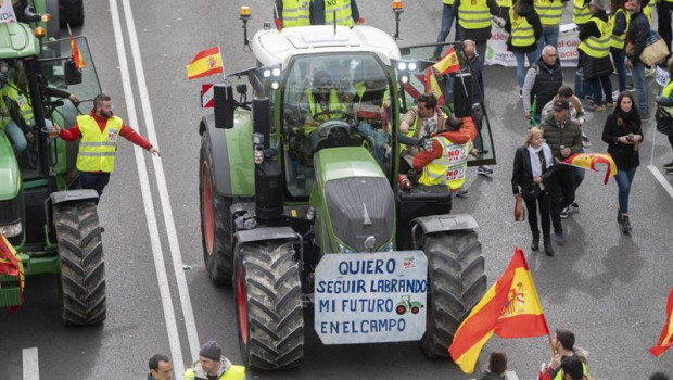 ep archivo   la manifestacion de agricultores y tractores en el paseo de la castellana
