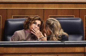 ep archivo   la vicepresidenta primera y ministra de hacienda maria jesus montero y la