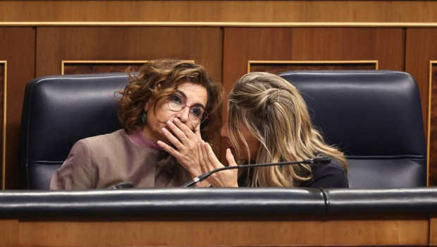 ep archivo   la vicepresidenta primera y ministra de hacienda maria jesus montero y la