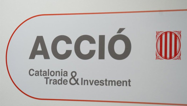 ep archivo   logo en la fachada de la sede de accio catalonia trade investment de la generalitat