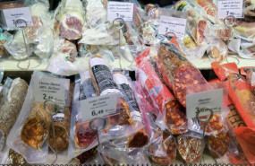 ep archivo seccion de charcuteria y embutido en un supermercado donde se muestran las ofertas y ep archivo seccion de charcuteria y embutido en un supermercado donde se muestran las ofertas y