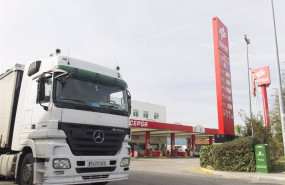 ep archivo   un camion en una gasolinera