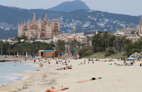 ep banistas en una playa de palma