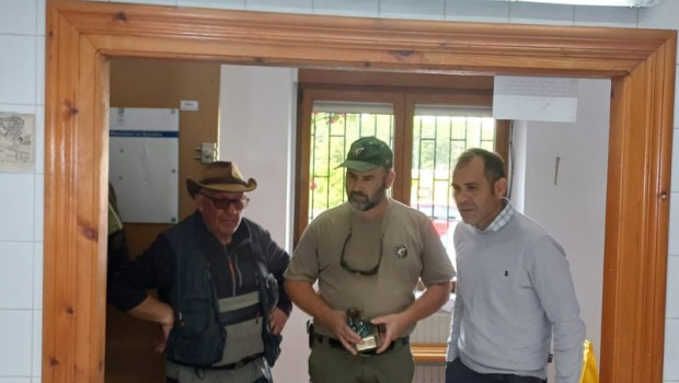ep el alcalde de cangas de onis jose manuel gonzalez el presidente de el esmerillon anton caldevilla