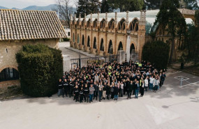 ep el equipo de raventos codorniu frente a la sede de la compania