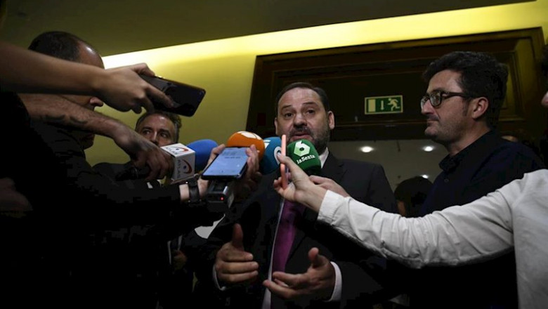 El ministro de Fomento en funciones, José Luis Ábalos ofrece declaraciones a los medios de comunicación en el Foro ABC 'Infraestructuras para mejorar la movilidad en Madrid', en el Hotel Intercontinental de Madrid (España), a 31 de octubre de 2019. | Óscar Cañas - Europa Press ep el ministro de fomento en funciones jose luis abalos ofrece declaraciones a los medios de
