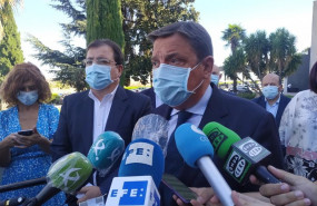 ep el ministro luis planas antiende a los medios de comunicacion acompanado por fernandez vara