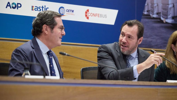 ep el presidente de la ceoe antonio garamendi i y el ministro de transportes y movilidad sostenible