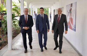 ep el presidente de la junta de andalucia juanma moreno c el ceo de vodafone espana mario vaz d y el ep el presidente de la junta de andalucia juanma moreno c el ceo de vodafone espana mario vaz d y el