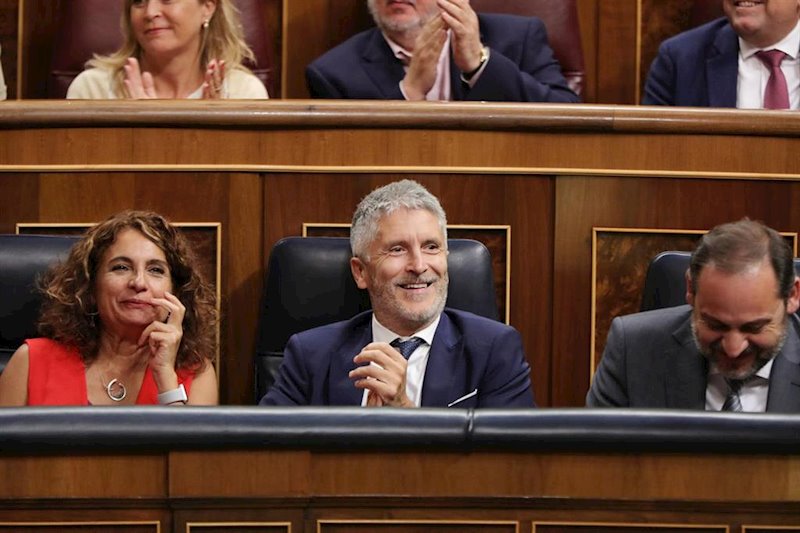 ep fernando grande-marlaska en su escano en el congreso