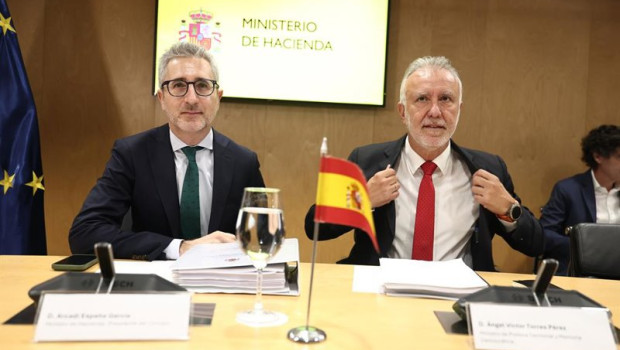 ep i d el ministro de hacienda arcadi espana y el ministro de politica territorial y memoria