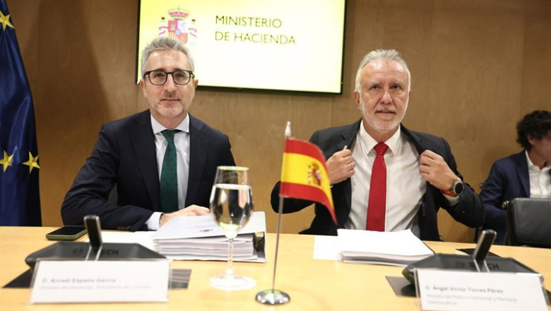 ep i d el ministro de hacienda arcadi espana y el ministro de politica territorial y memoria