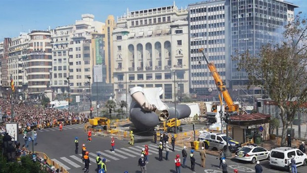 ep imagen de parte de la falla municipal a tambe passar de escif manolo martin y jose ramon espuig