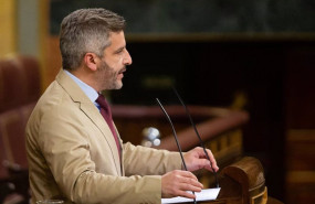 ep julio del valle diputado del psoe durante la defensa de la toma en consideracion de la ley por la